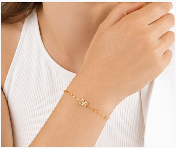 Pulsera inicial "M" con circonitas