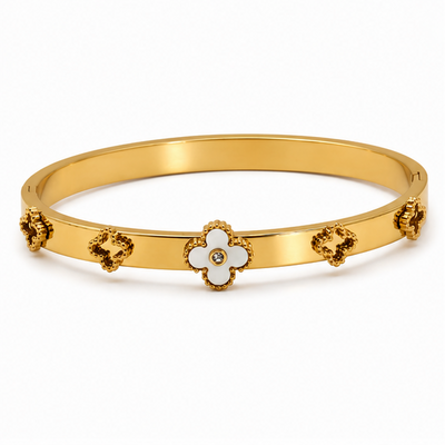 Anillo rígida de trébol con esmalte blanco