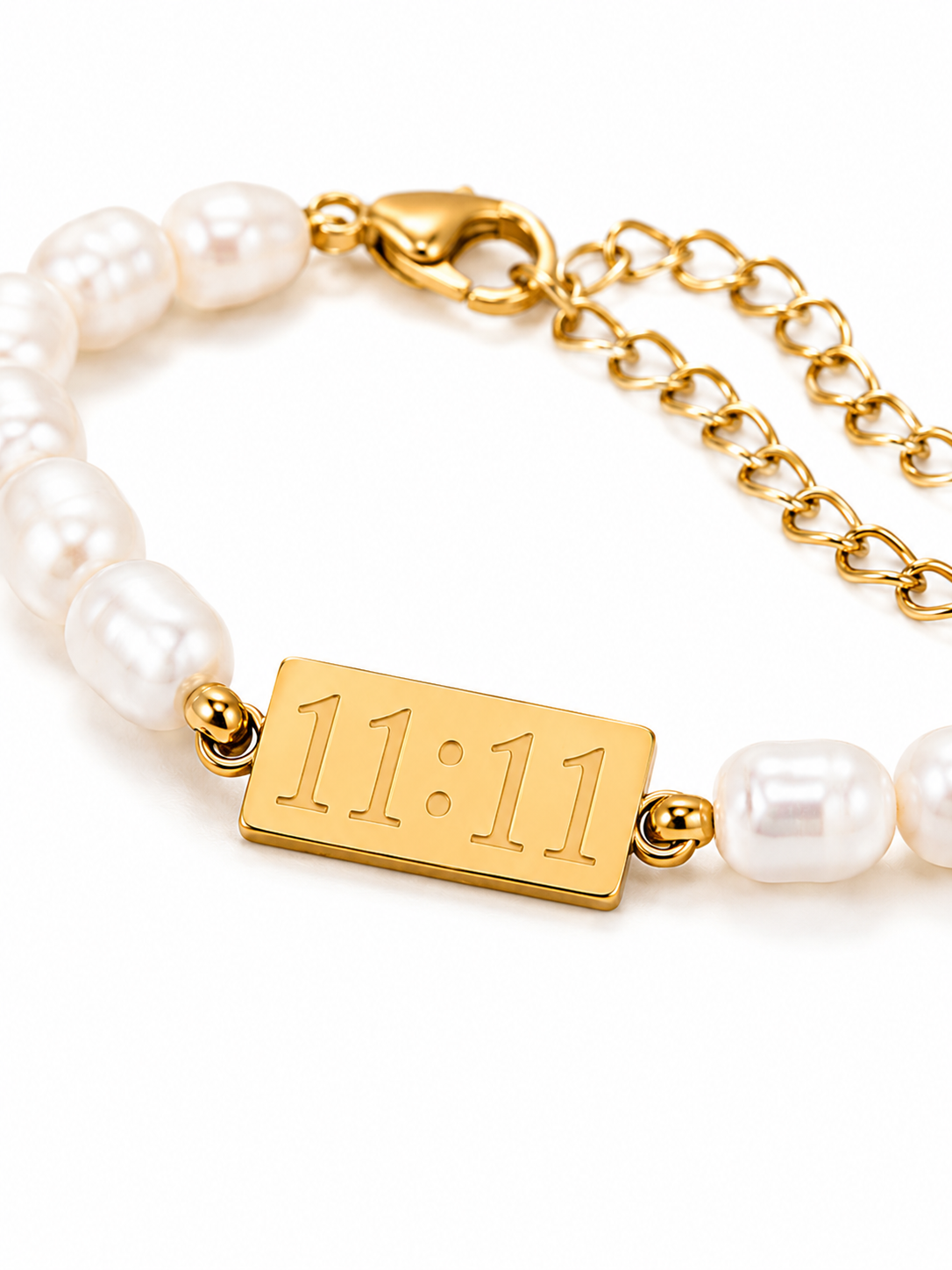 Pulsera de perlas con placa "11:11"