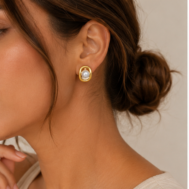 Aretes Espiral Dorada con Perla