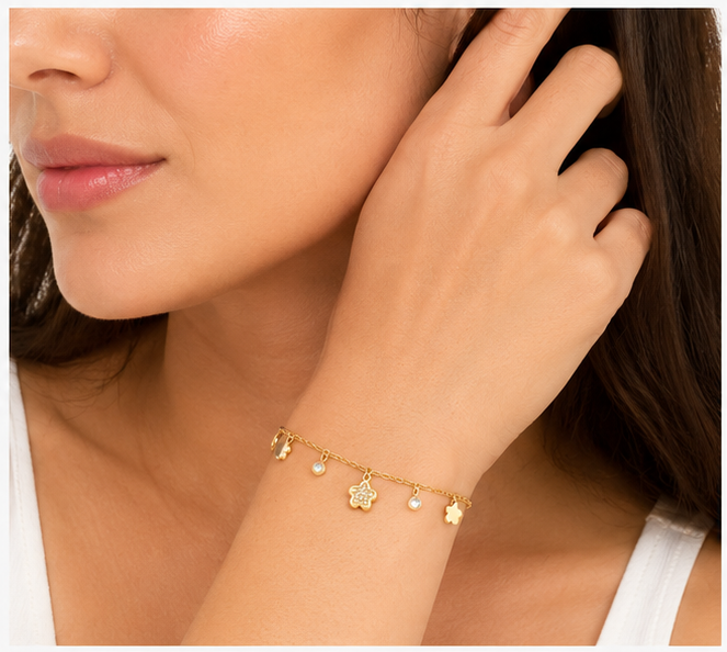 Pulsera con dijes de flores y circonitas